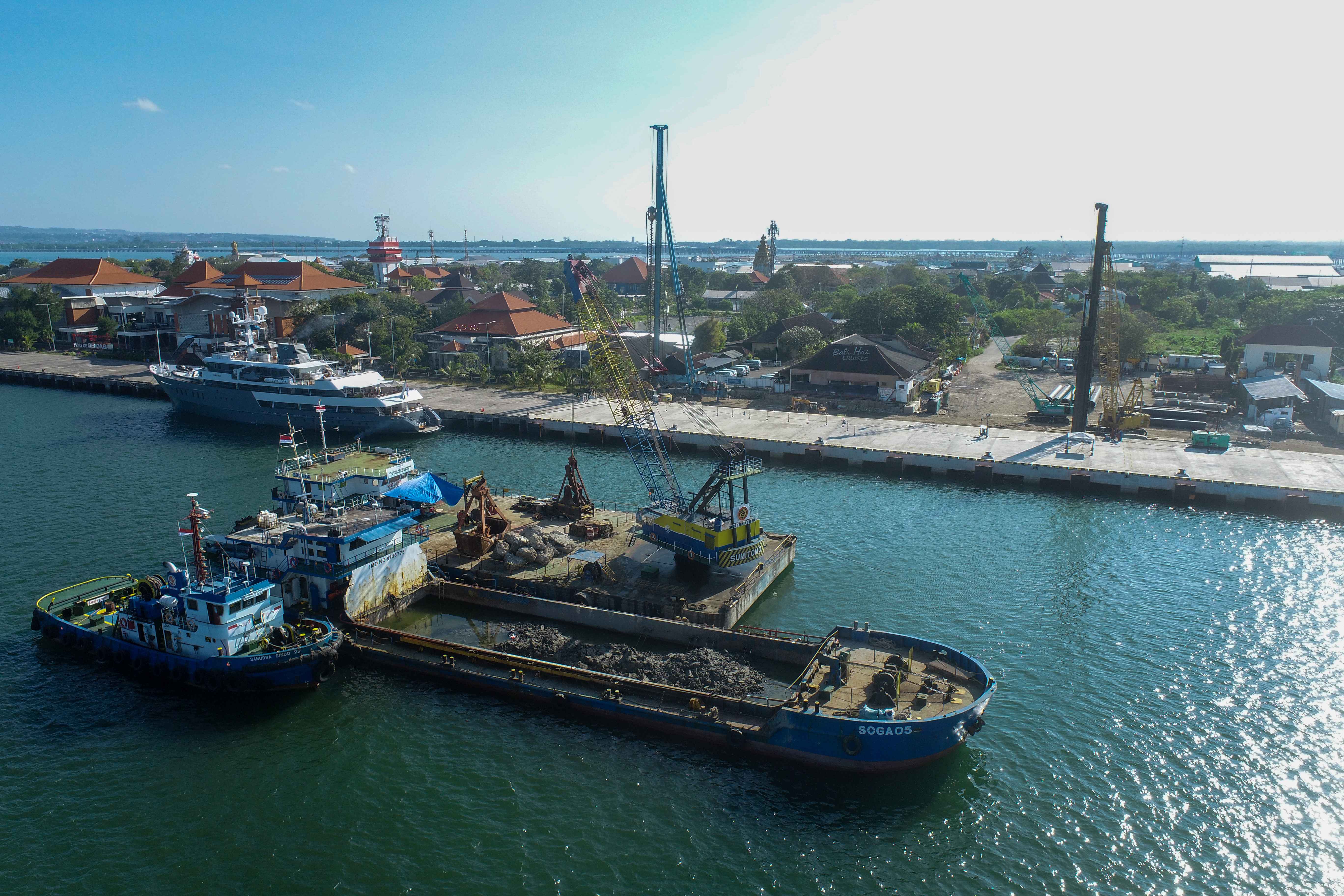 D&b Pengerukan Pelabuhan Benoa Paket A